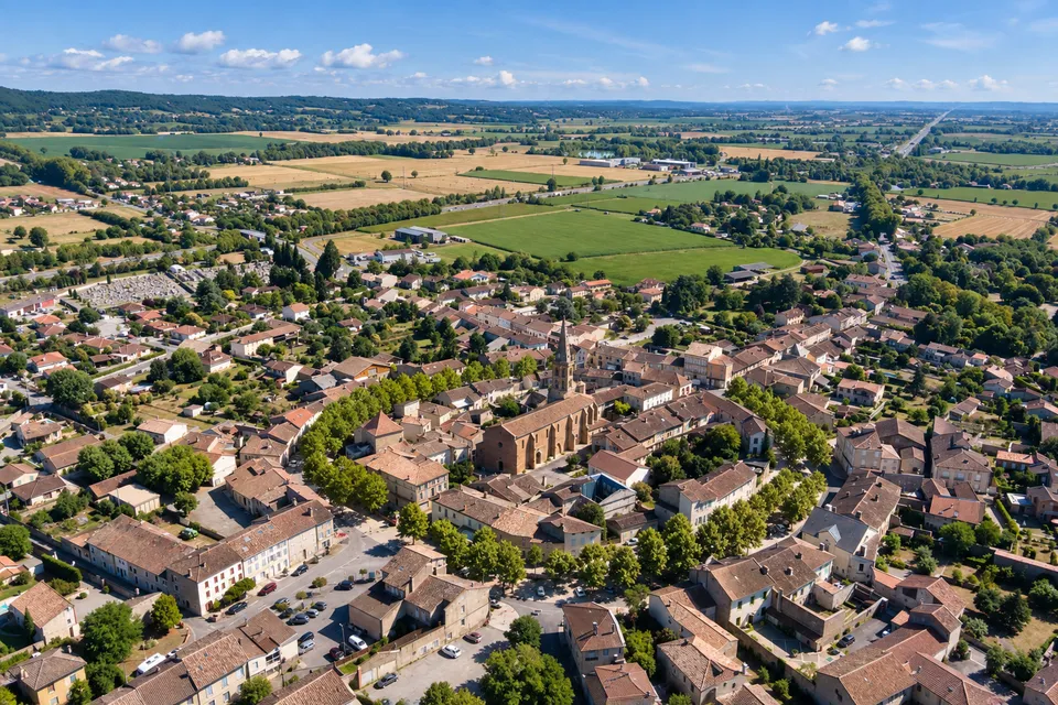 Martres-Tolosane vu du ciel, le village et la plaine